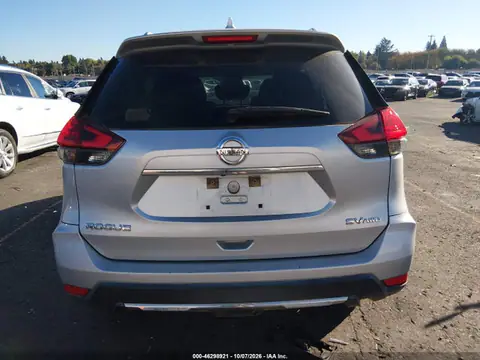 KNMAT2MV2HP543799 — 2017 Nissan Rogue SV, ფოტო 15, IAAI 15.10.2026, წინა ნაწილი