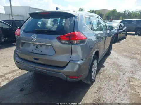 KNMAT2MTXHP554788 — 2017 Nissan Rogue, foto 4 de IAAI 28.10.2026, Parte trasera