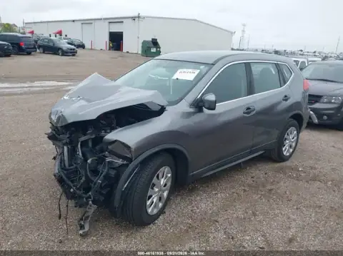 KNMAT2MV2HP555077 — 2017 Nissan Rogue, ფოტო 2, IAAI, წინა ნაწილი
