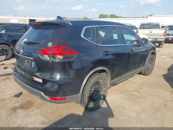 KNMAT2MT3HP599412 — 2017 Nissan Rogue, zdjęcie 4 z IAAI, Lewy bok