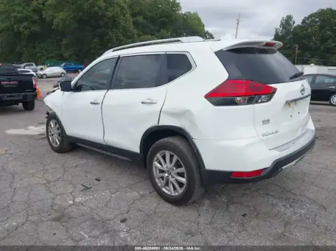 KNMAT2MT2HP601280 — 2017 Nissan Rogue, foto 3 de IAAI, Parte delantera