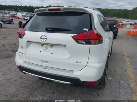KNMAT2MT2HP601280 — 2017 Nissan Rogue, foto 4 de IAAI, Parte delantera