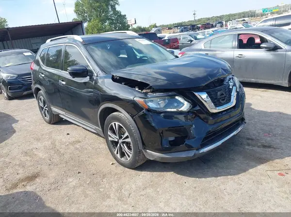 JN8AT2MT8HW137972 Nissan Rogue 2017 — Front end damage, before-repair photo