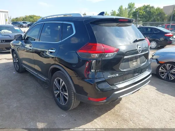 JN8AT2MT8HW137972 — 2017 Nissan Rogue, photo 3 from IAAI, Front end
