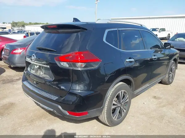 JN8AT2MT8HW137972 — 2017 Nissan Rogue, photo 4 from IAAI, Front end