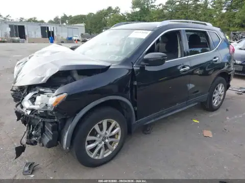 KNMAT2MV4KP558926 — 2019 Nissan Rogue, zdjęcie 2 z IAAI, Przód i tył