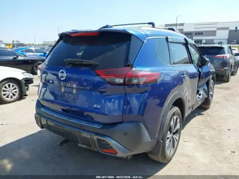 5N1AT3BA6MC721958 — 2021 Nissan Rogue, foto 4 de IAAI, Lado derecho