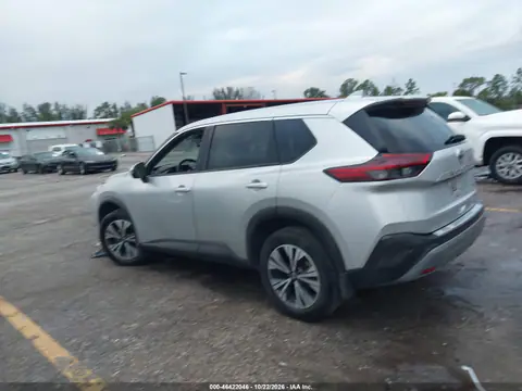 5N1AT3BA0MC806648 — 2021 Nissan Rogue, фото 4 з IAAI, Передня частина справа