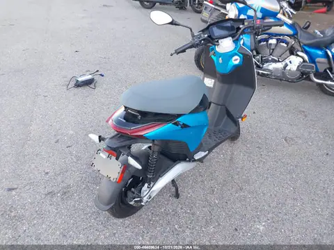 ZAPME1EB0N4000081 — 2022 Piaggio 1 Active, zdjęcie 4 z IAAI 26.10.2026, Normalne zużycie