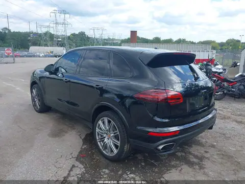 WP1AA2A24HKA90054 — 2017 Porsche Cayenne, photo 3 from IAAI 30.10.2026, Freshwater flood