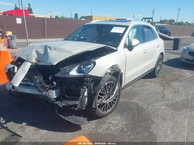 WP1AA2AY6MDA02866 — 2021 Porsche Cayenne, photo 2 from IAAI 19.10.2026, Front end