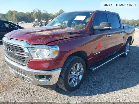 1C6SRFFT0MN571510 — 2021 RAM 1500, foto 3 de IAAI, Delantera derecha