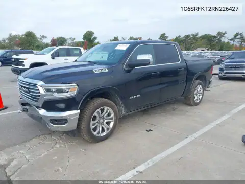 1C6SRFKT2RN226427 — 2024 RAM 1500, фото 2 с аукциона IAAI, передняя и задняя части