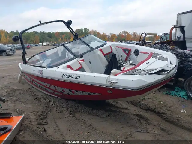 PSBSD052J920 — 2020 Scarab Boat, Передняя часть (Front), фото до ремонта