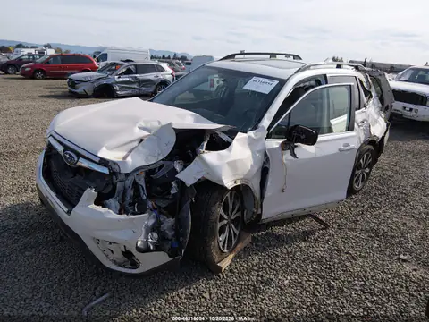 JF2SKASC4LH486478 — 2020 Subaru Forester, фото 2 з IAAI, Передня й задня частини
