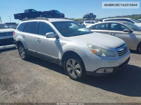 4S4BRCBC7A3310844 — 2010 Subaru Outback, Задняя часть, фото до ремонта