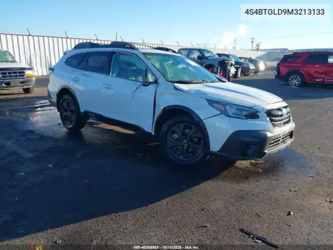 4S4BTGLD9M3213133 — 2021 Subaru Outback, მარჯვენა მხარე, ფოტოები შეკეთებამდე
