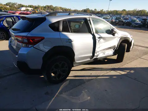 JF2GTHSC3PH230107 — 2023 Subaru XV, фото 4 с аукциона IAAI, передняя и задняя части