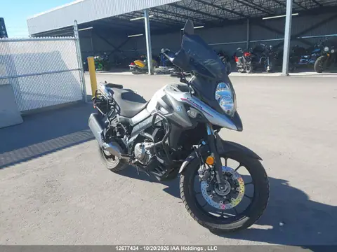 JS1C733B8H2100560 — 2017 Suzuki DL650 A/X, Лівий бік (Left Side), фото до ремонту