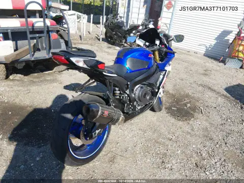 JS1GR7MA3T7101703 — 2026 Suzuki GSX-R, foto 4 de IAAI, Lados izquierdo y derecho