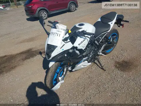 JS1EM13B8T7100138 — 2026 Suzuki Gsx, zdjęcie 3 z IAAI, Uszkodzenia dookoła
