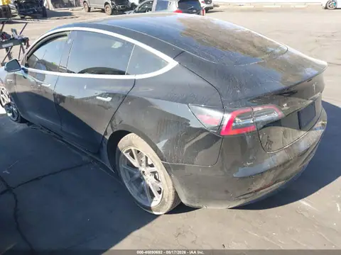 5YJ3E1EA2JF172037 — 2018 Tesla Model 3 Long Range/Mid Range, photo 3 from IAAI 28.10.2026, Front end