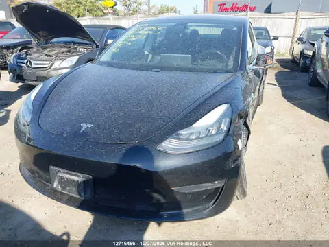 5YJ3E1EB2JF106712 — 2018 Tesla Model 3 Long Range/Performance, zdjęcie 2 z IAAI 27.10.2026, Lewy bok