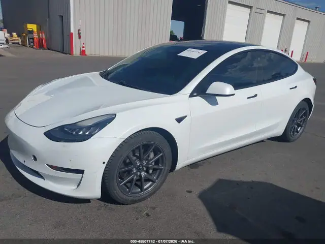 5YJ3E1EB9JF100065 — 2018 Tesla Model 3 Long Range/Performance, photo 2 from IAAI 15.10.2026, Front end