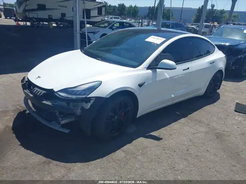 5YJ3E1EB0JF106563 — 2018 Tesla Model 3 Long Range/Performance, фото 2 з IAAI 22.10.2026, Правий бік
