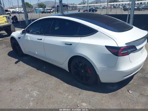 5YJ3E1EB0JF106563 — 2018 Tesla Model 3 Long Range/Performance, фото 3 з IAAI 22.10.2026, Правий бік