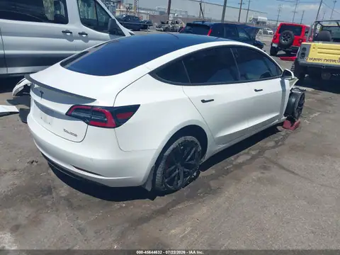 5YJ3E1EB0JF106563 — 2018 Tesla Model 3 Long Range/Performance, фото 4 з IAAI 22.10.2026, Правий бік