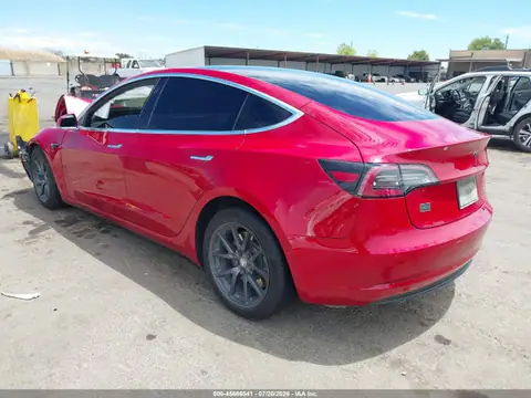 5YJ3E1EB6JF087808 — 2018 Tesla Model 3 Long Range/Performance, zdjęcie 3 z IAAI 22.10.2026, Przód