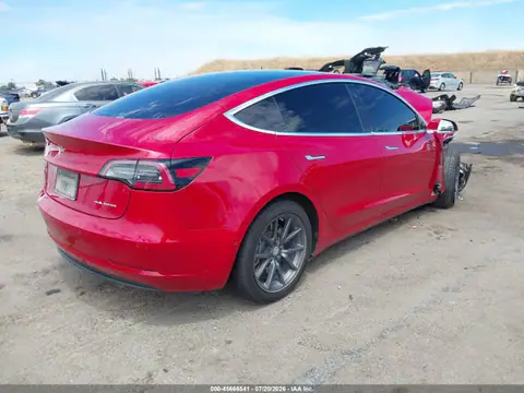 5YJ3E1EB6JF087808 — 2018 Tesla Model 3 Long Range/Performance, zdjęcie 4 z IAAI 22.10.2026, Przód