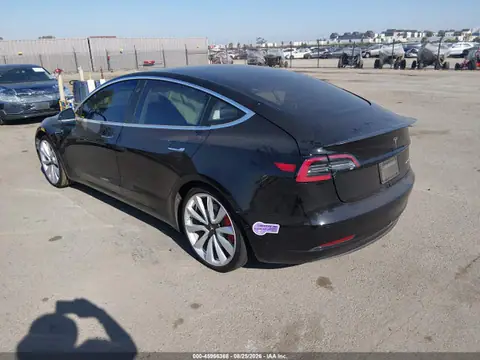 5YJ3E1EB6JF082673 — 2018 Tesla Model 3 Long Range/Performance, фото 3 с аукциона IAAI 26.10.2026, правый бок