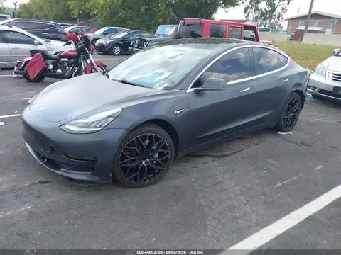 5YJ3E1EB8JF099393 — 2018 Tesla Model 3 Long Range/Performance, photo 2 from IAAI 22.10.2026, Right front