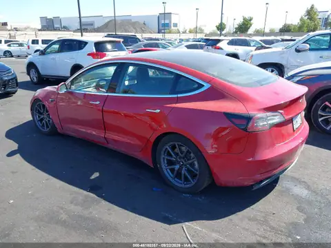 5YJ3E1EB9JF104715 — 2018 Tesla Model 3 Long Range/Performance, zdjęcie 3 z IAAI 23.10.2026, Przód