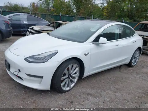 5YJ3E1EBXJF107591 — 2018 Tesla Model 3, zdjęcie 2 z IAAI 23.10.2026, Zalanie
