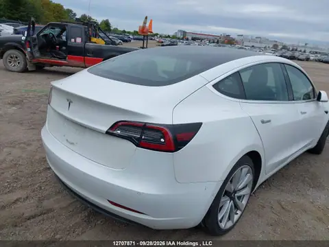 5YJ3E1EBXJF107591 — 2018 Tesla Model 3, zdjęcie 4 z IAAI 23.10.2026, Zalanie