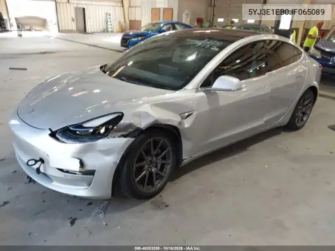 5YJ3E1EB0JF065089 — 2018 Tesla Model 3, photo 2 from IAAI, Left front