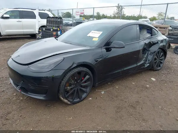 5YJ3E1EB4KF438832 — 2019 Tesla Model 3, photo 2 from IAAI, Left side