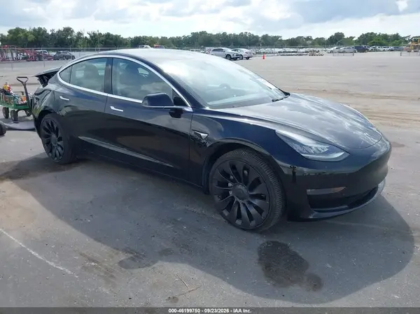 5YJ3E1EB2KF385385 Tesla Model 3 2019 — uszkodzenie Tył, zdjęcie przed naprawą