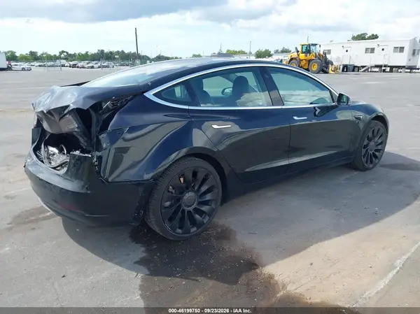 5YJ3E1EB2KF385385 — 2019 Tesla Model 3, zdjęcie 4 z IAAI, Tył