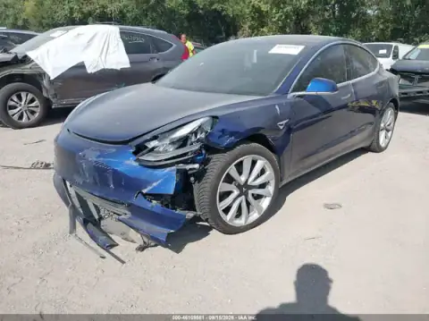 5YJ3E1EB7LF787498 — 2020 Tesla Model 3, photo 2 from IAAI, Left front