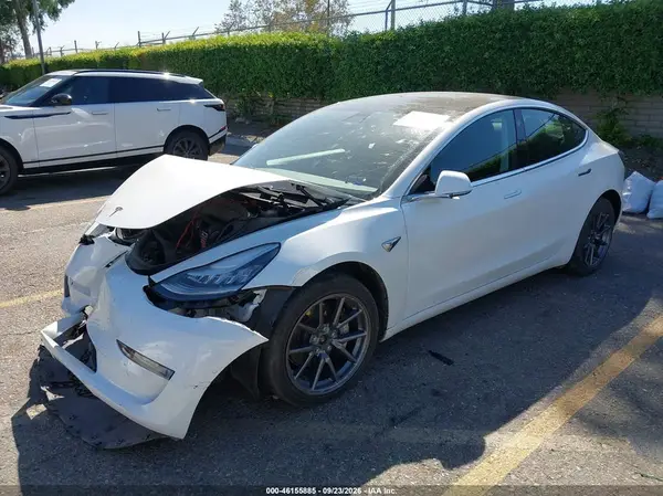 5YJ3E1EB1LF711405 — 2020 Tesla Model 3, photo 2 from IAAI, Front end