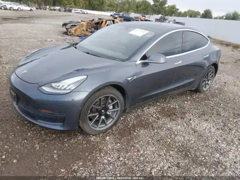5YJ3E1EB7LF616217 — 2020 Tesla Model 3, zdjęcie 2 z IAAI, Grad