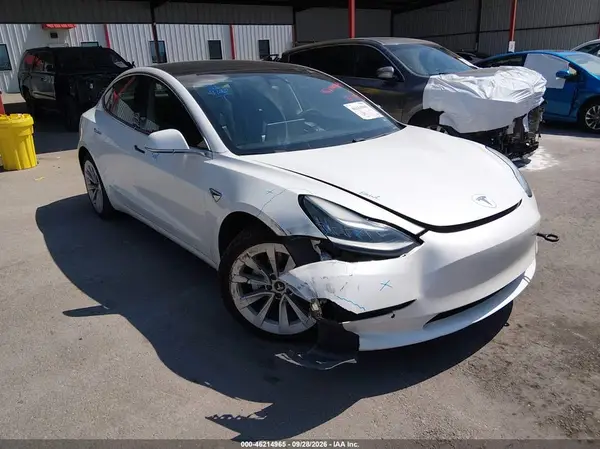 5YJ3E1EB2LF618232 Tesla Model 3 2020 — Right front damage, before-repair photo