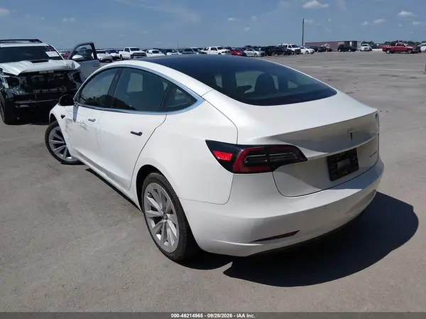 5YJ3E1EB2LF618232 — 2020 Tesla Model 3, photo 3 from IAAI, Right front