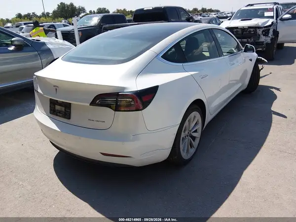 5YJ3E1EB2LF618232 — 2020 Tesla Model 3, photo 4 from IAAI, Right front