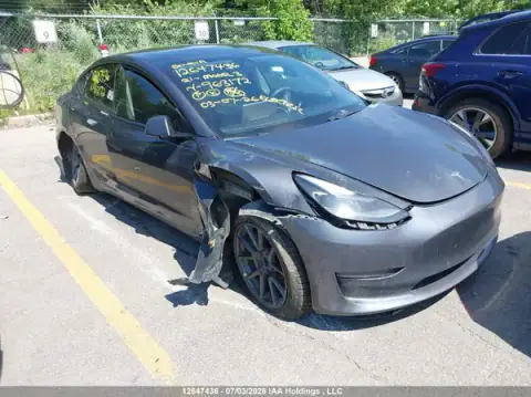 5YJ3E1EA2MF963172 — 2021 Tesla Model 3, Lado derecho (Right Side), fotos antes de reparar