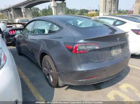 5YJ3E1EB4MF999843 — 2021 Tesla Model 3, foto 3 de IAAI 23.09.2026, Parte delantera